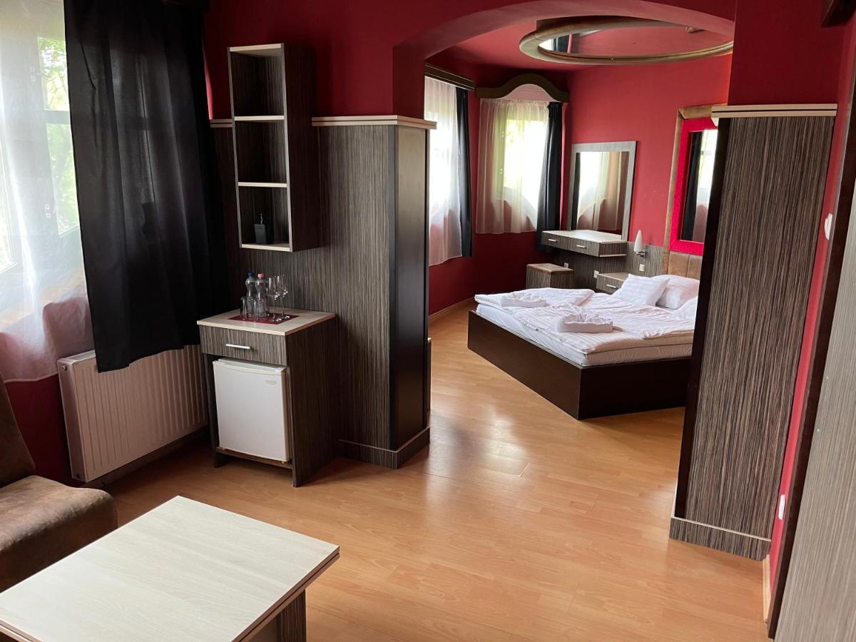 Hotel Corvin Gyula Exteriér fotografie